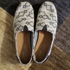 Toms shoes